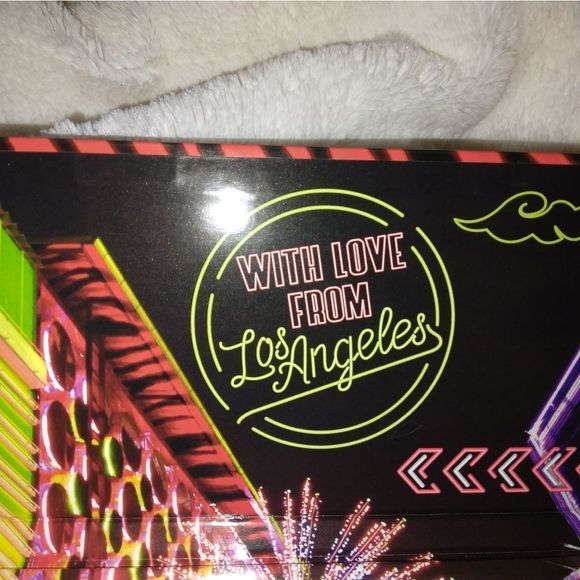 HOST PICK! NYX Tiger Energy Eye Shadow Palette - Picture 3 of 9